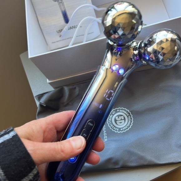 Skincare Fly horse 5D Micro Current Massage Roller Blue/Silver - Picture 6 of 7